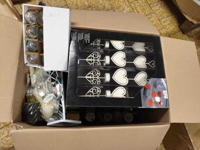 une boîte contenant un certain nombre d'objets