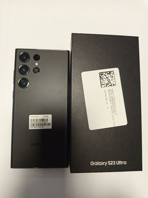 l'arrière d'un coffret noir de Samsung S9 Lite sur lequel est collé un autocollant blanc
