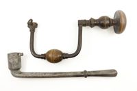Ensemble de deux outils anciens dont un carré-clé de fontain… (photo 2)