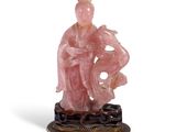 Figurine chinoise en jade rose sculptée représentant une femme et un enfant