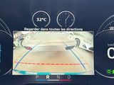 une photo du tableau de bord d'une voiture indiquant la vitesse de celle-ci