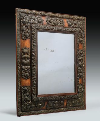 Glace à entourage en bois mouluré et riche ornementation en … - Photo 1