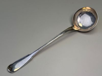 Louche en argent modèle filet.