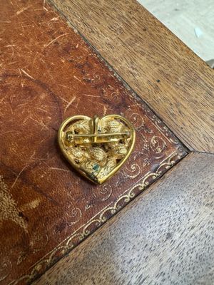 Yves Saint Laurent, Broche pouvant former pendentif en métal…