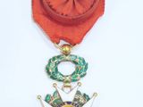 l'image d'une médaille avec une étoile sur une surface blanche