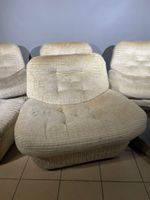 Ensemble de six fauteuils, d'un ottoman et d'un pose-verres … (photo 2)