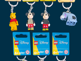 un lot de porte-clés sur lesquels figurent différents personnages