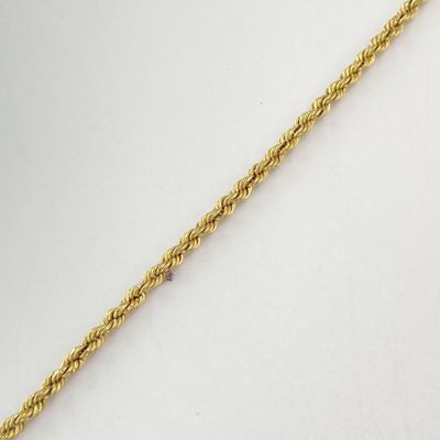 un bracelet en or en forme de corde, muni d'un fermoir serti d'un diamant