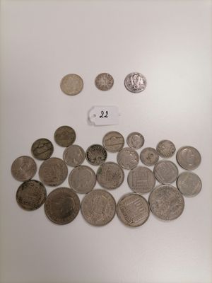 a lot of coins that are on the table