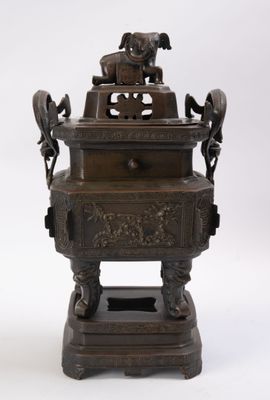 brûle-parfum chinois en bronze sur socle, orné de deux oiseaux et d'un lion