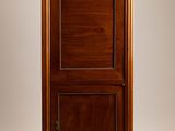 une photo d'une grande armoire en bois avec un plateau en marbre