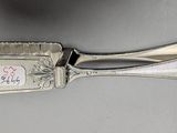 une cuillère en argent avec un manche en argent, une cuillère en argent avec un manche en argent, une cuillère en argent avec un manche en argent et une cuillère en argent avec un manche en argent