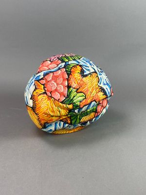 KAREN (nee en 1954) Belle en plastique peinte signée et daté…