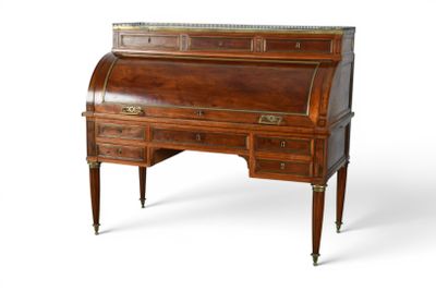 BUREAU à cylindre en acajou et placage d'acajou moucheté déc…