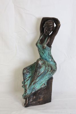 LLUIS JORDA (XX°) "Femme assise" Sculpture en plâtre patiné …