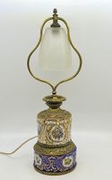 Pied de lampe en porcelaine polychrome à décor de fleurs, mo…