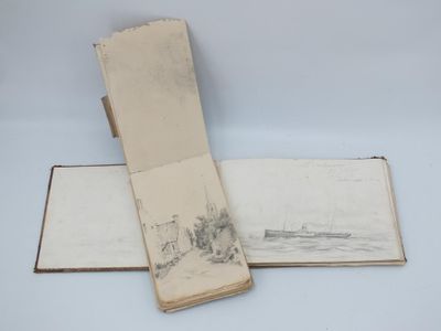 un livre ouvert sur lequel est dessiné un bateau dans l'eau