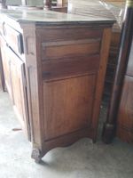 Buffet en chêne ouvrant à deux tiroirs en ceinture, ouvrant … (photo 2)