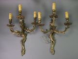 paire d'appliques murales anciennes en laiton avec fleurs et feuilles