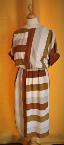 PIERRE CARDIN Paris – Originale Robe longue en soie beige et marr...