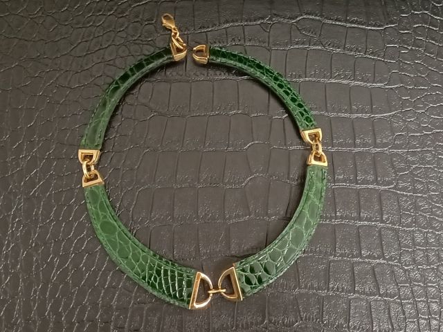 Collier tour de cou crocodile vert