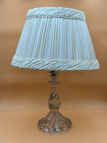 BACCARAT. Pied de lampe cristal à côtes torses (éclat intérieur).