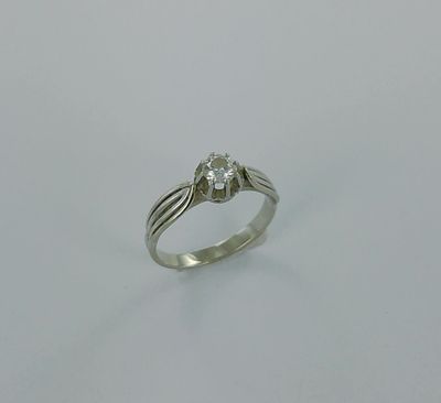 Bague or gris et platine sertie d'un brillant (environ 0,25 …