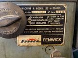 a machine that is sitting on a table in a room