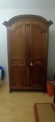 Belle armoire de mariage en bois mouluré et marqueté ouvrant…