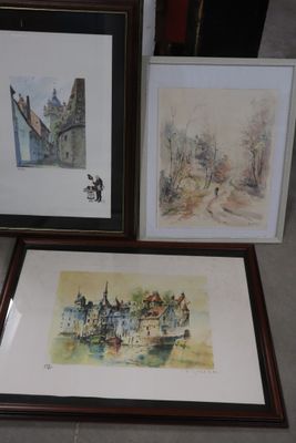 trois aquarelles encadrées représentant un village et une église