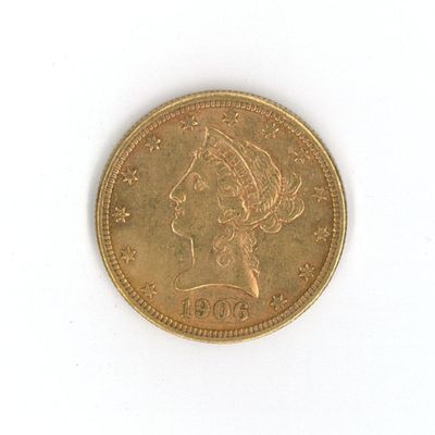 une pièce d'or ornée d'une tête de femme