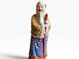 une vieille figurine représentant un homme à la barbe blanche et à la longue barbe blanche