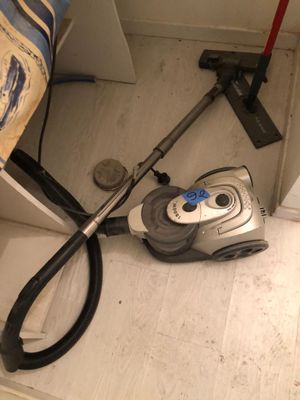 a vacuum that is sitting on the floor next to a bag