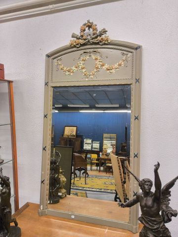 Trumeau de style Louis XVI en bois rechampi gris et polychrome, m