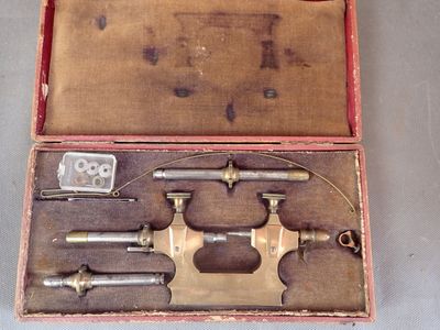 une boîte contenant un ensemble d'outils