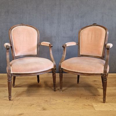 paire de fauteuils français de style louis xvi