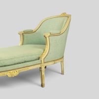 Chaise longue en bois sculpté et laqué blanc et doré, dossie… (photo 5)