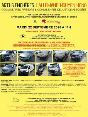 une affiche annonçant un salon automobile au milieu d'un parking