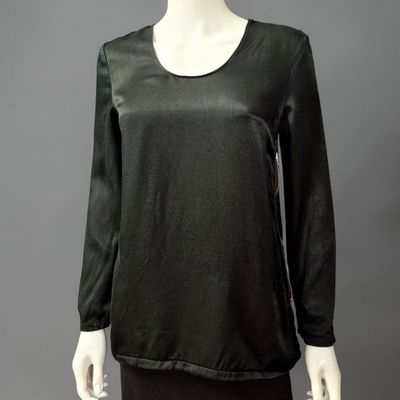 a mannequin mannequin wearing a black top and black skirt