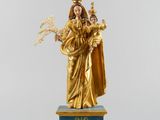 une image représentant une statue en or d'une femme tenant un oiseau