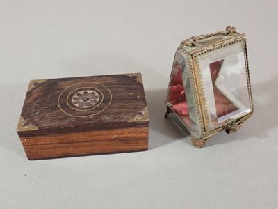 Ensemble comprenant un coffret porte-montre en laiton et ver… - Photo 1