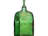 une bouteille en verre vert sur laquelle est inscrit « Sons of Eden »