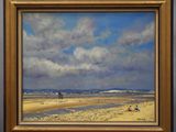 une peinture à l'huile représentant une scène de plage avec des personnes assises sur le sable