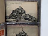 deux anciennes cartes postales représentant un château sur une colline, avec un bâtiment en arrière-plan