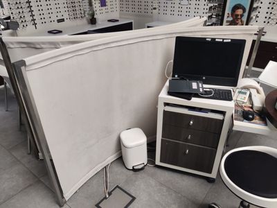 Six panneaux de séparation en métal chromé et tissu