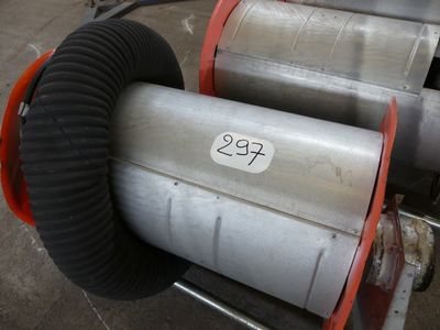 une photo d'une machine à laquelle est raccordé un tuyau