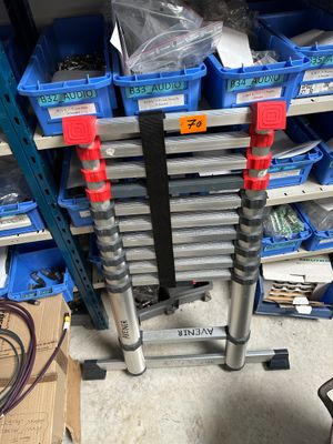 une photo d'un porte-outils dans un garage