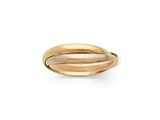 gros plan d'une bague en or sur fond blanc
