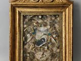 une image représentant un tableau représentant un oiseau, encadré et accroché au mur