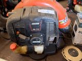 many chainsaws that are on a table